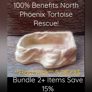 IMAGITARIUM Large Corner Water Dish. 8" X 7"